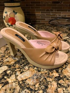 Xhilaration Tan Knot Platform Mule Heels
